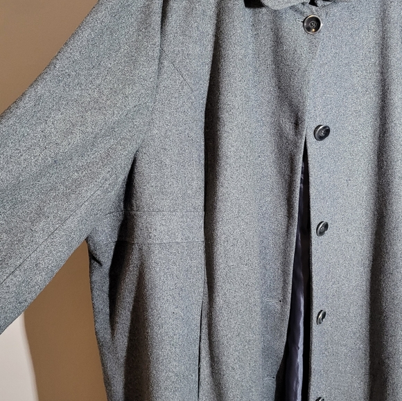 Wool trench coat - Picture 3 of 8
